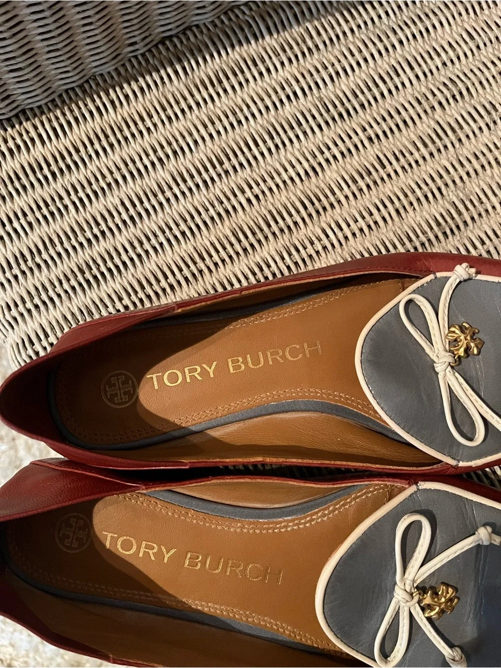 Women’s Tory Burch Two-Tone Leather Bow Loafers in Grey, Tan & leather Size 7